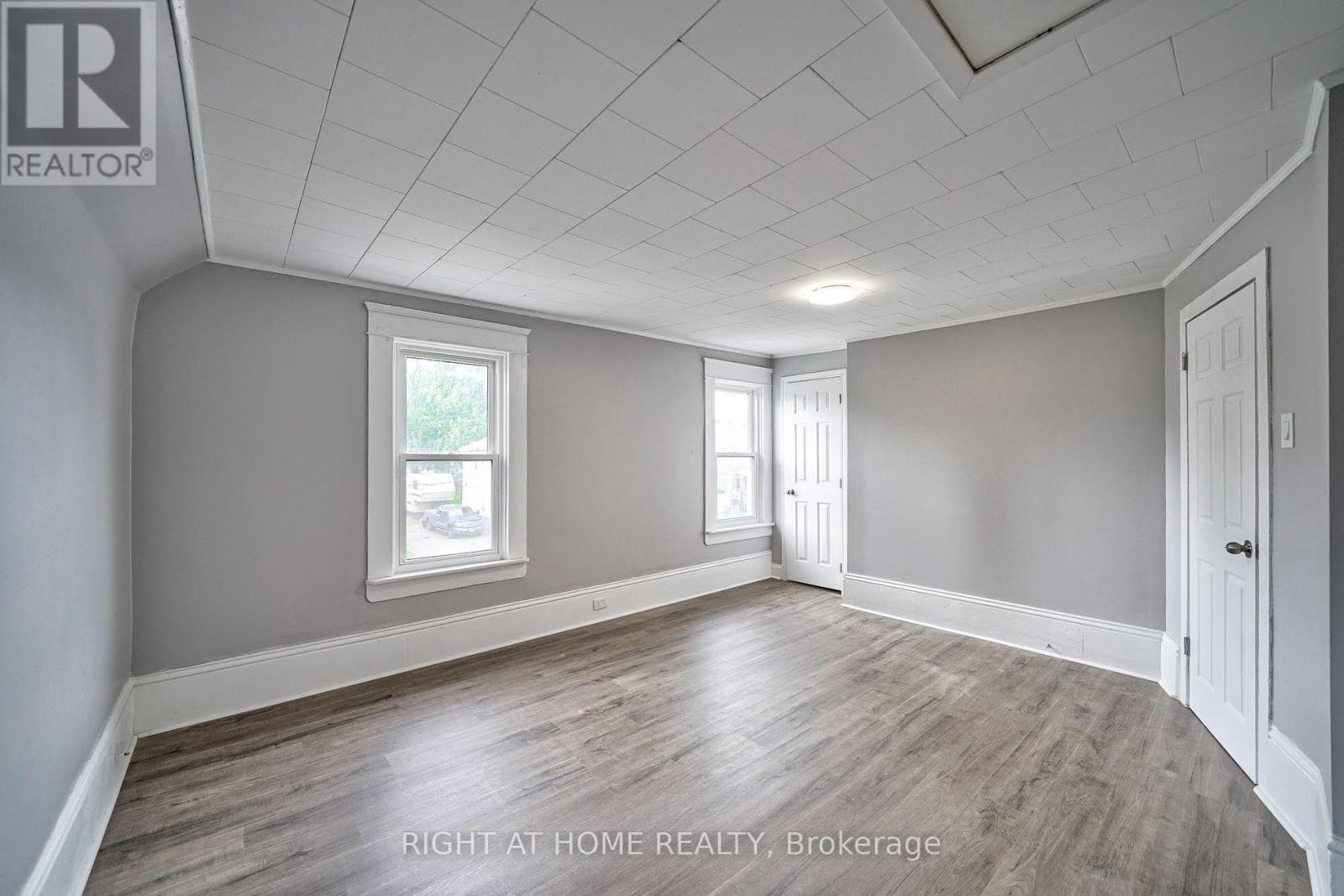 15 Asher Street, Welland, ON photo 11