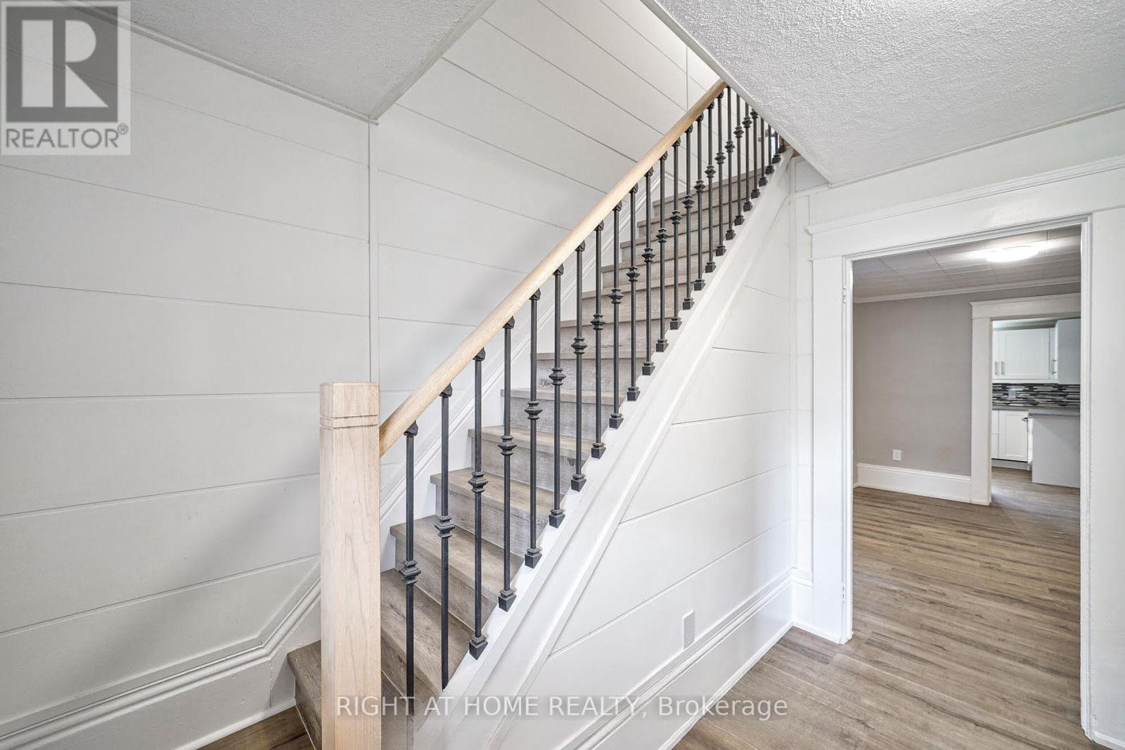15 Asher Street, Welland, ON photo 6