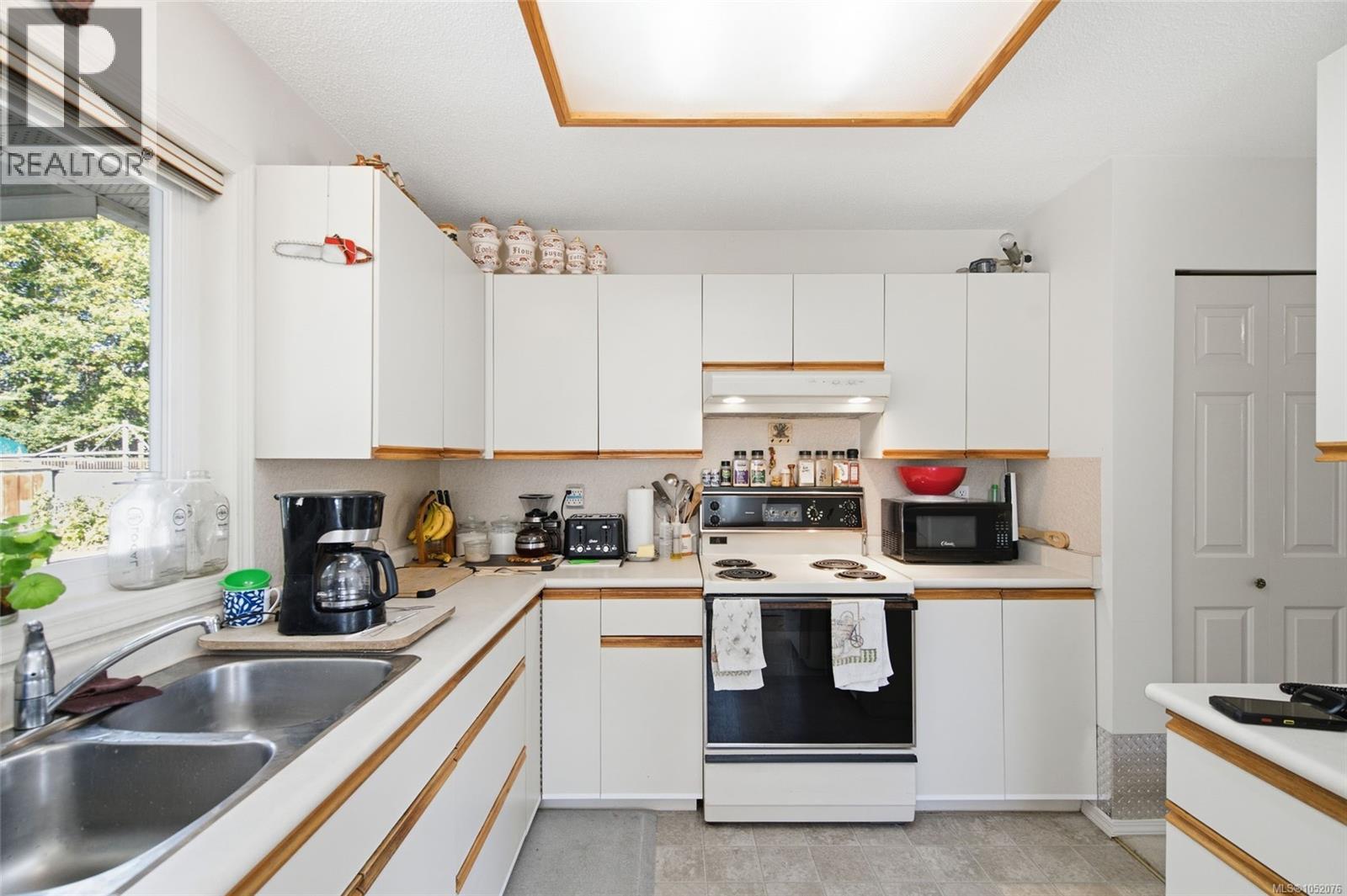 679 Georgia Ave - 10