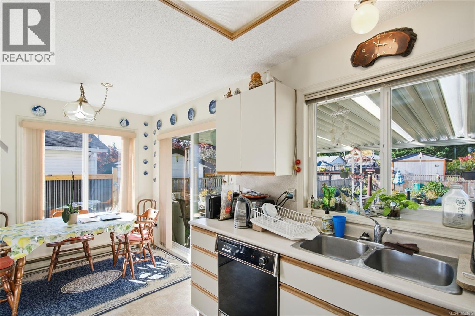 679 Georgia Ave - 11