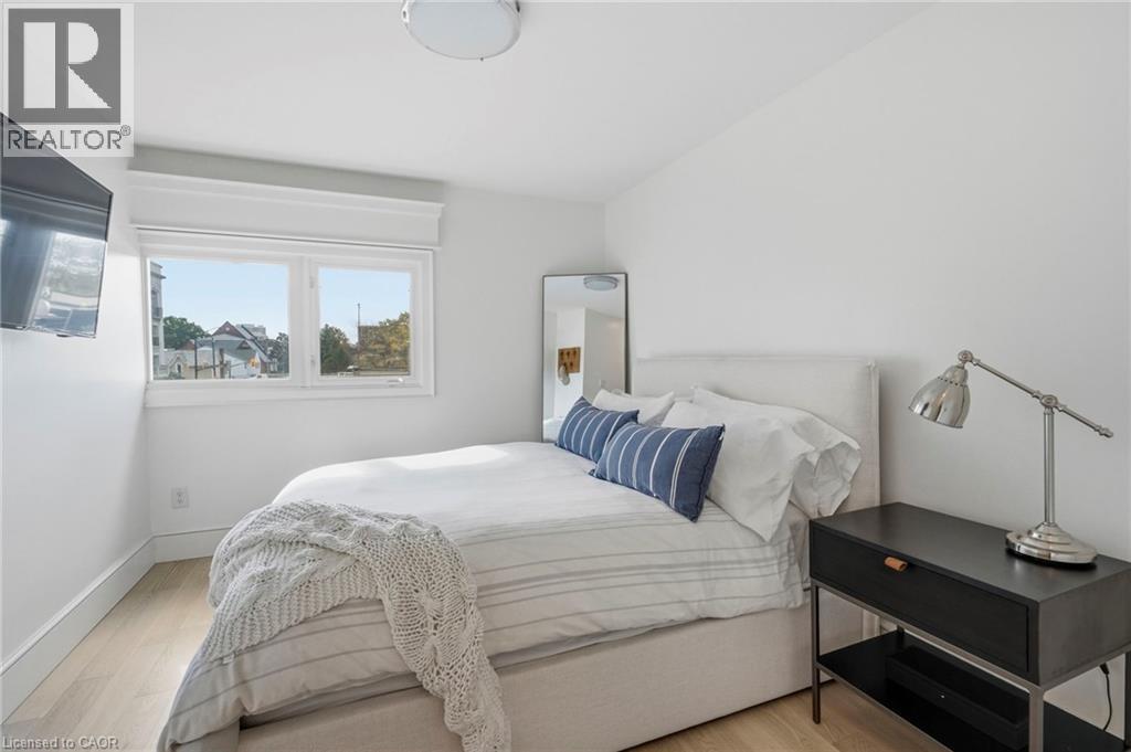 305 Randall Street — photo 20
