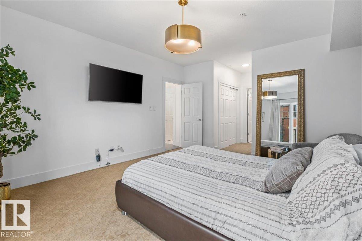 #209 9819 96A ST NW - 39
