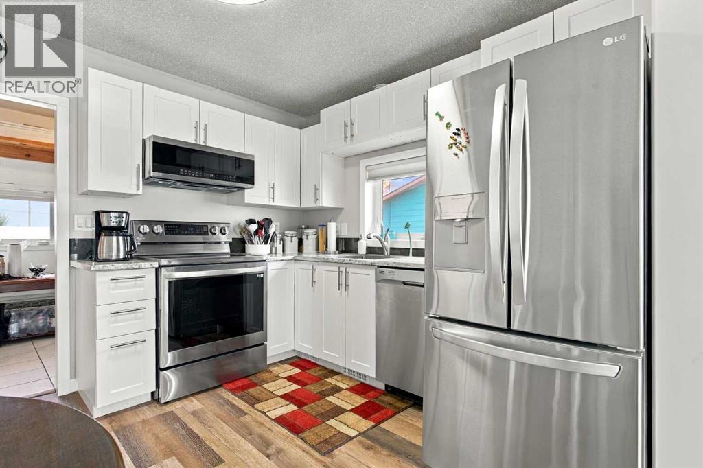 5022 50 Avenue - 13