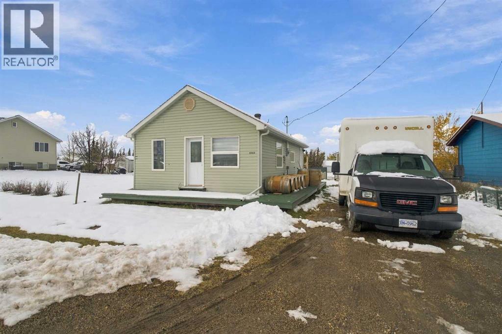 5022 50 Avenue - 2