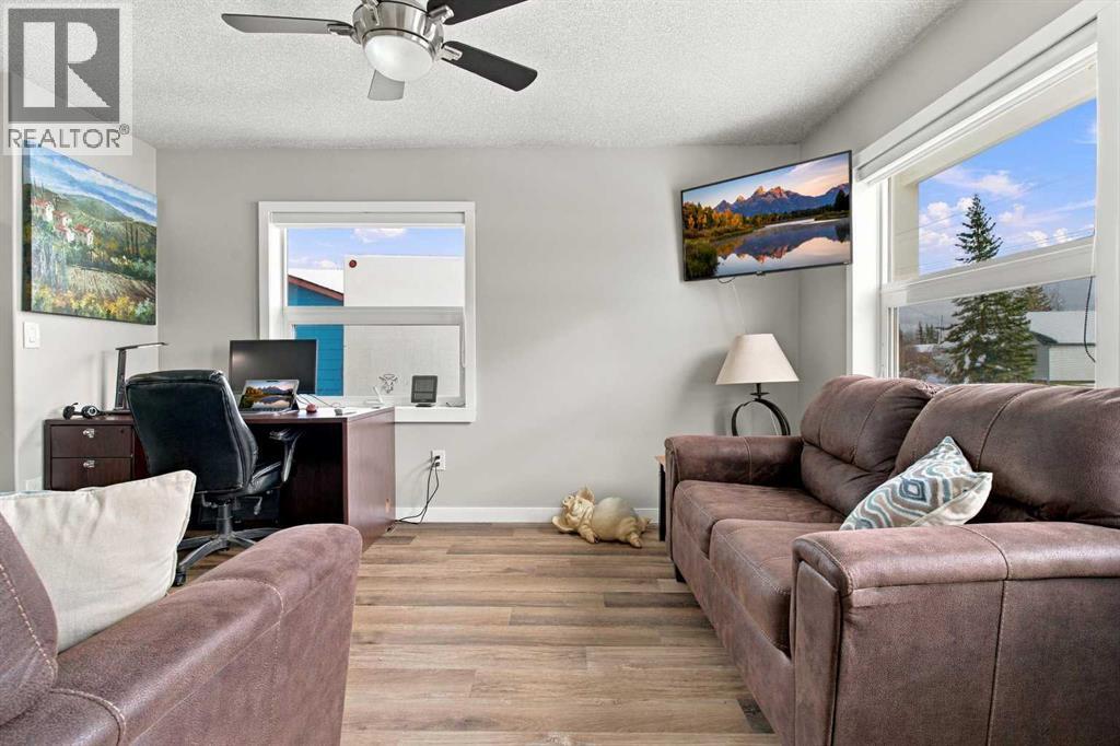 5022 50 Avenue - 20