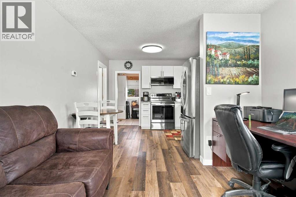5022 50 Avenue - 21