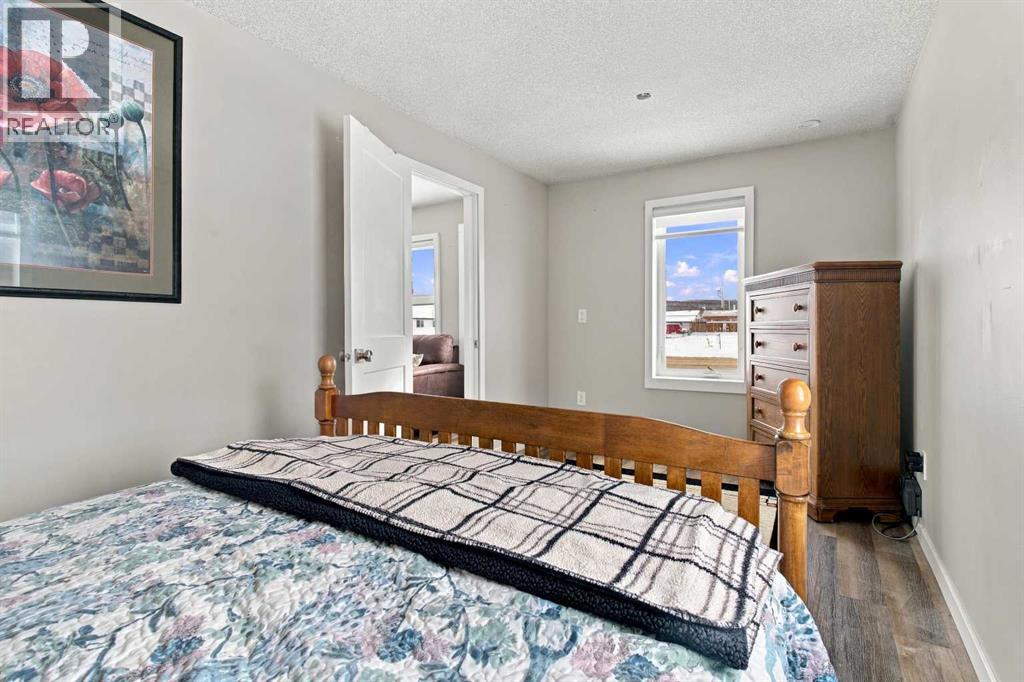 5022 50 Avenue - 22