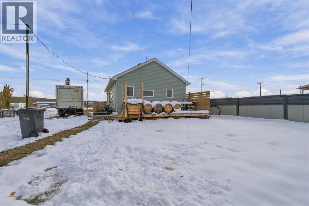 5022 50 Avenue - 4