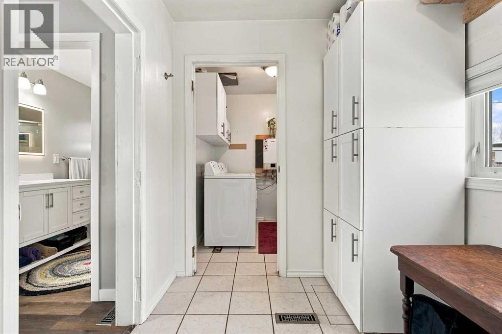 5022 50 Avenue - 8