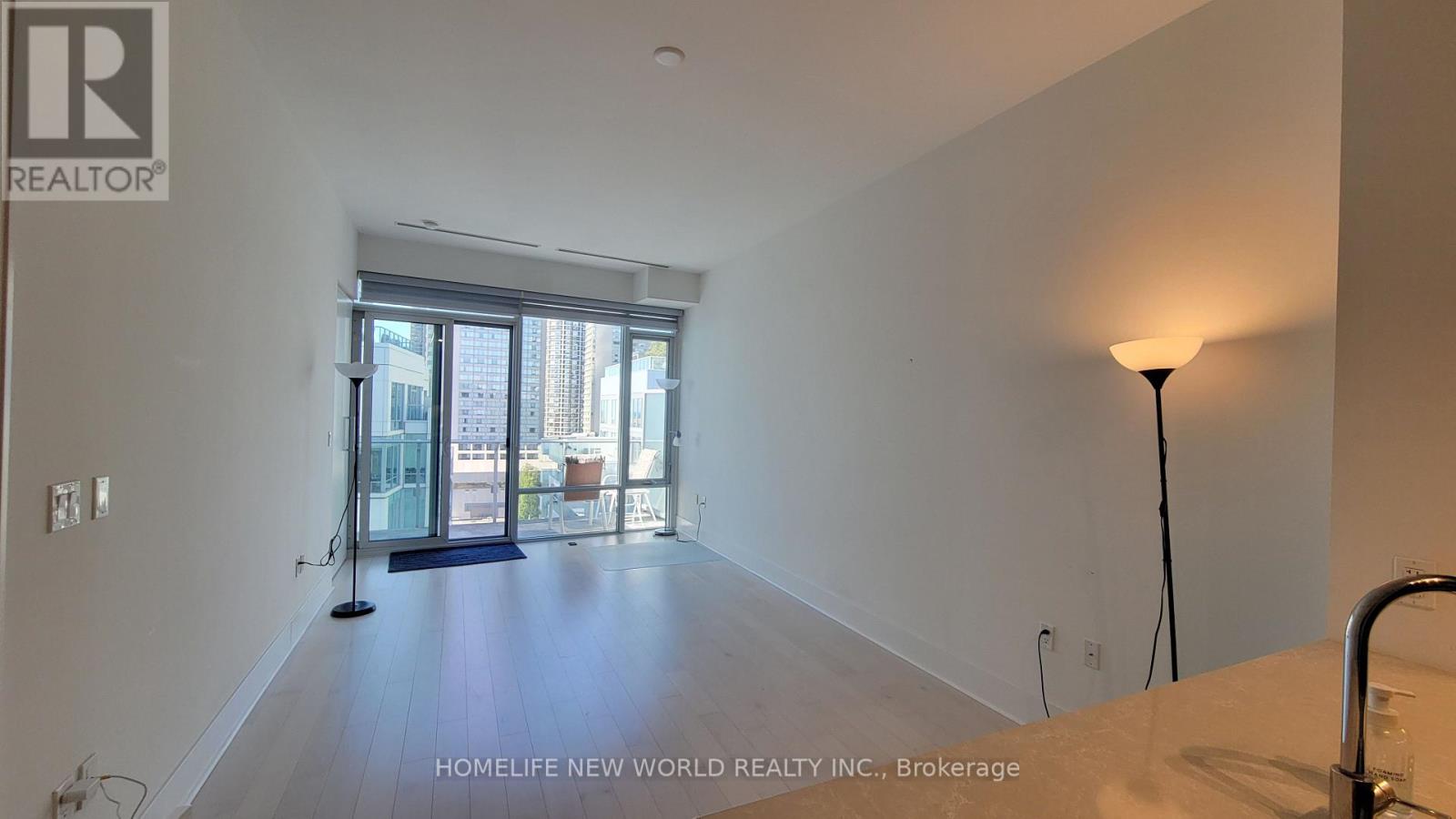 29 Queens Quay East — photo 17