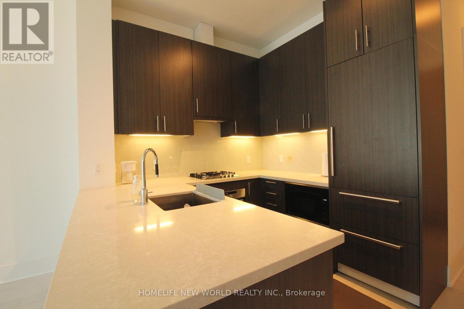 29 Queens Quay East — photo 21