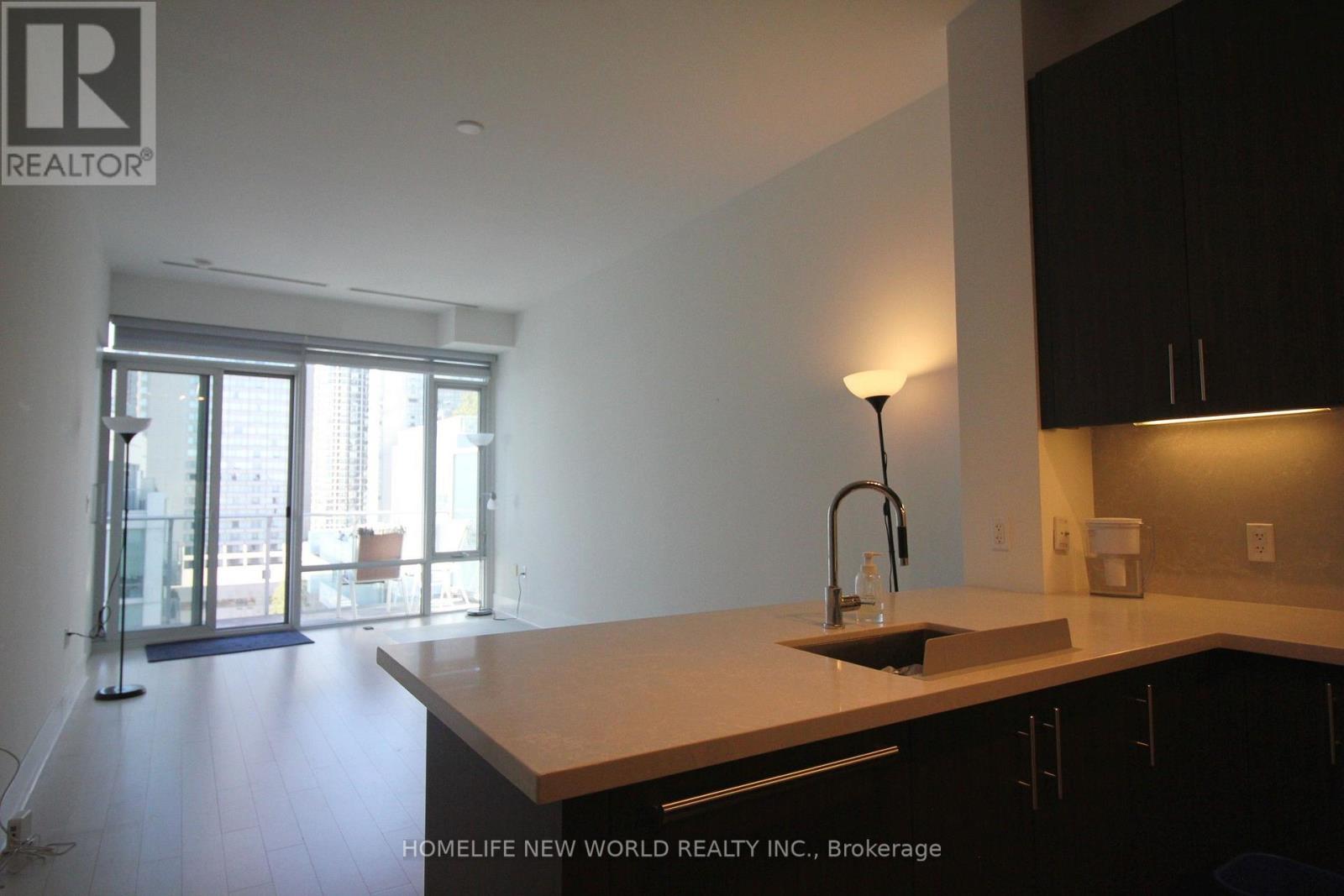 29 Queens Quay East — photo 23