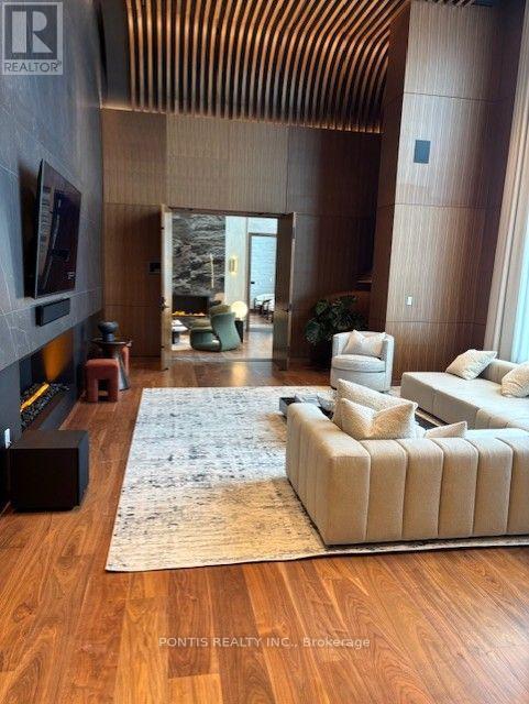 3240 William Coltson Avenue — photo 30