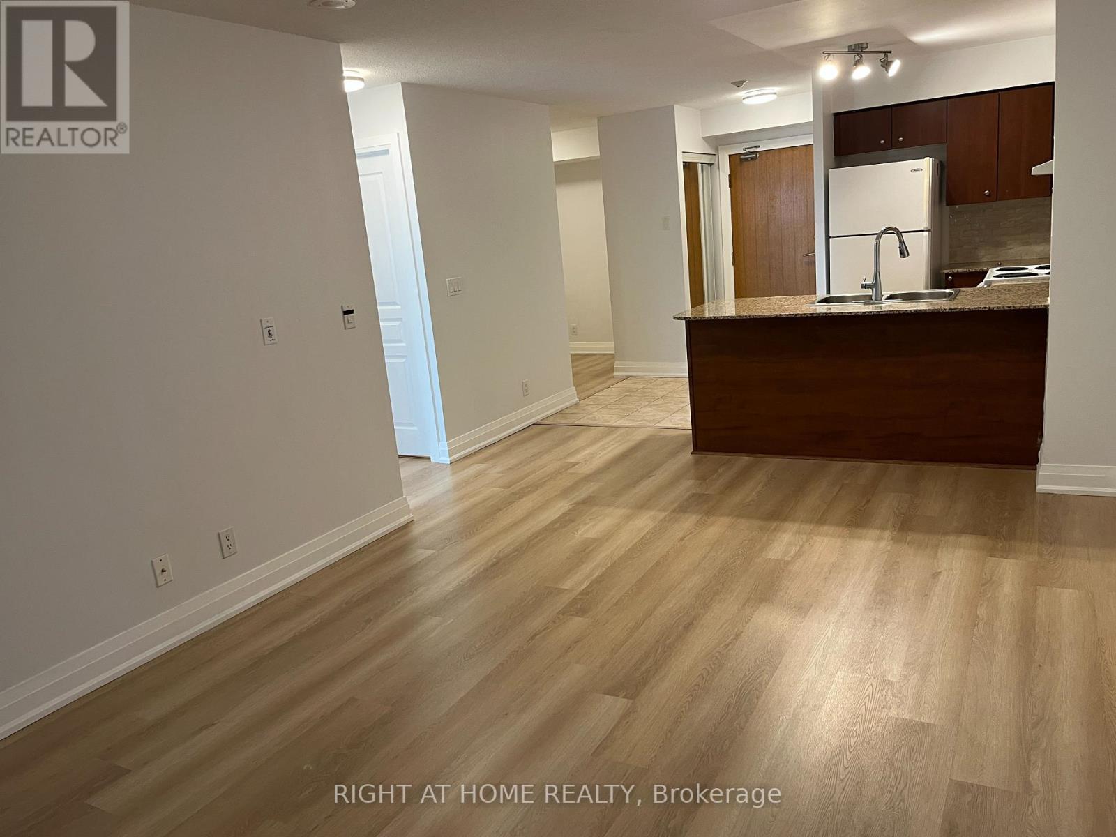 75 South Town Centre Boulevard — photo 7