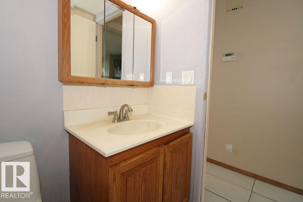 11393 22 AV NW - 15