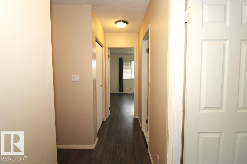11393 22 AV NW - 16