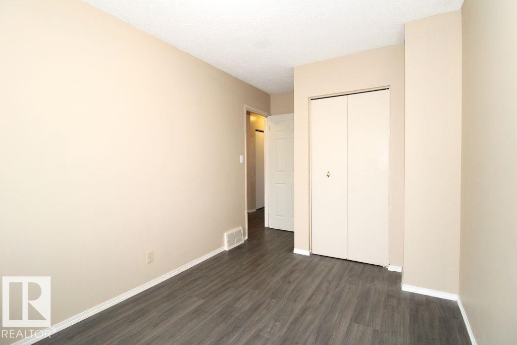 11393 22 AV NW - 26