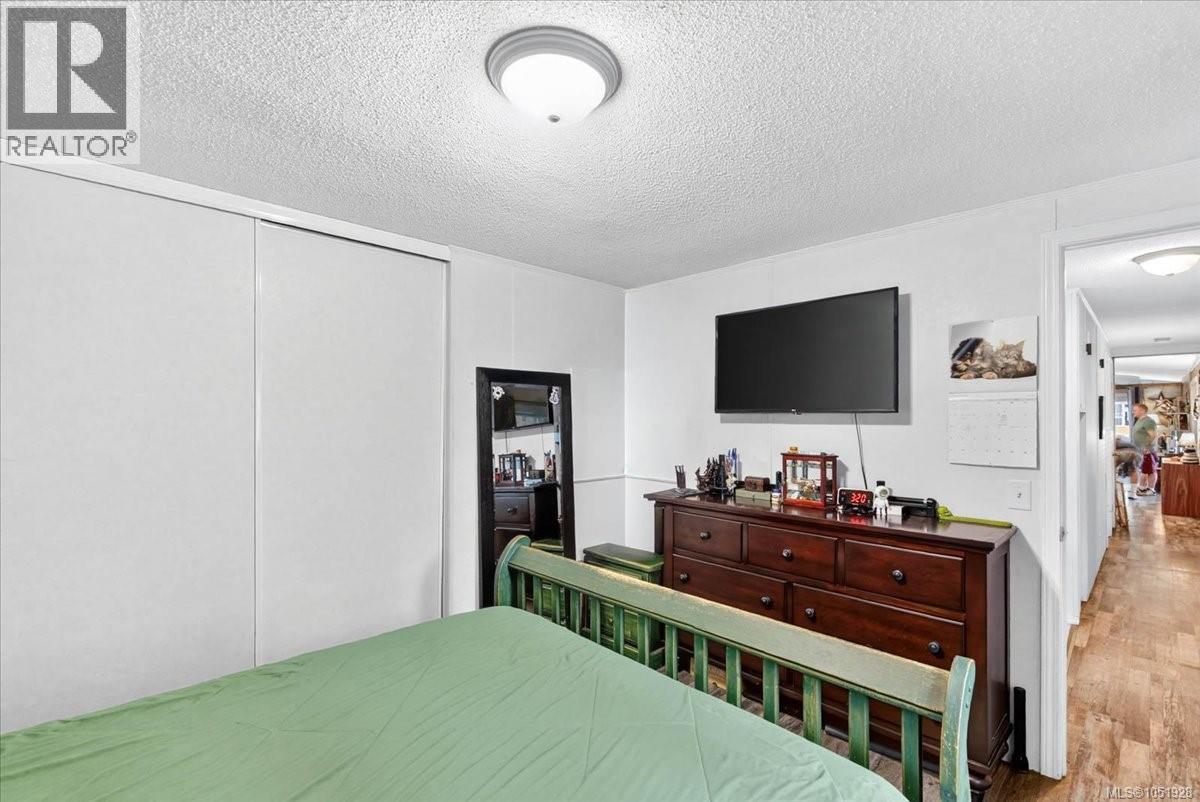 #3 10325 Lakeshore Rd - 20