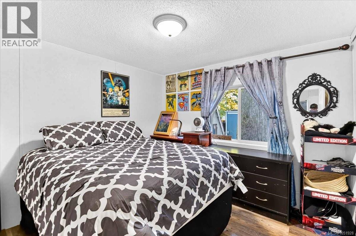 #3 10325 Lakeshore Rd - 25