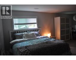 Partial ensuite bathroom - 663 Clifton Road, Kelowna, BC V1V1A7 Photo 9