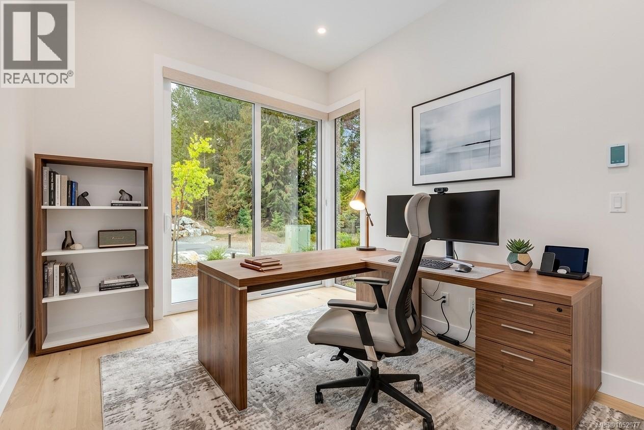 537 Balata Bay Dr, Qualicum Beach - Image 1