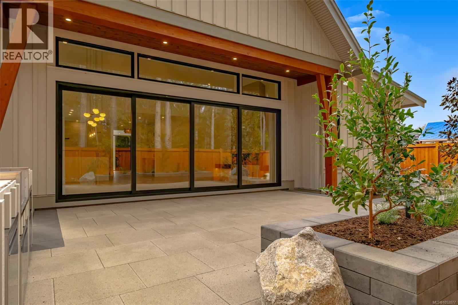 537 Balata Bay Dr, Qualicum Beach - Image 1