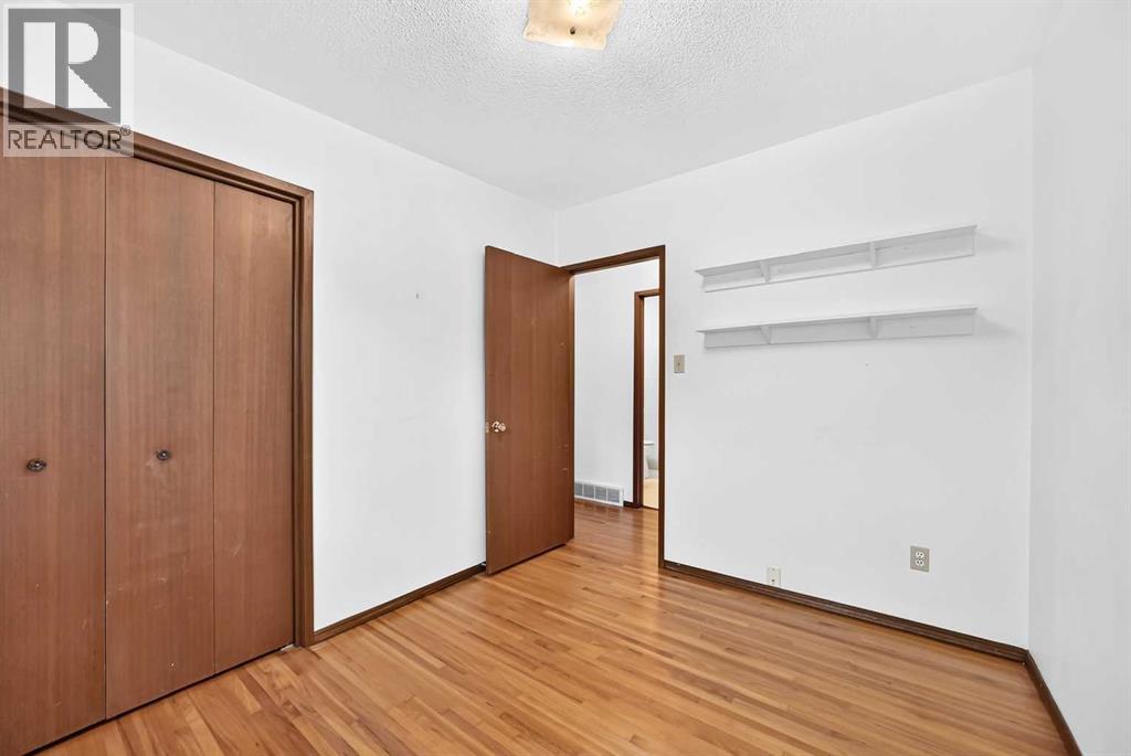 823 67 Avenue SW - 17