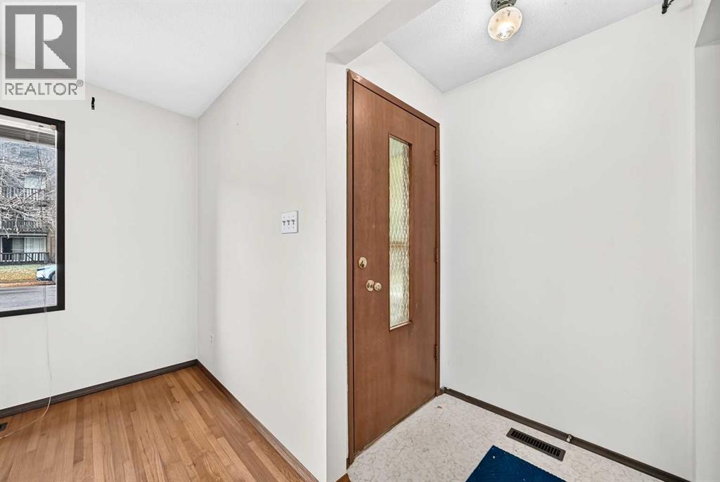 823 67 Avenue SW - 2