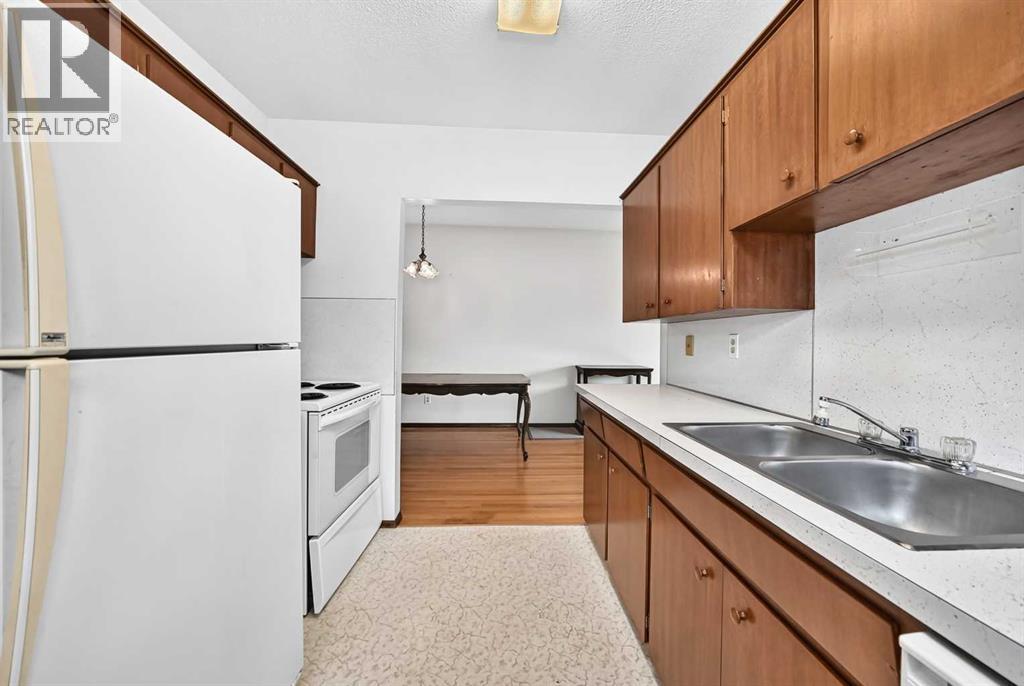 823 67 Avenue SW - 4