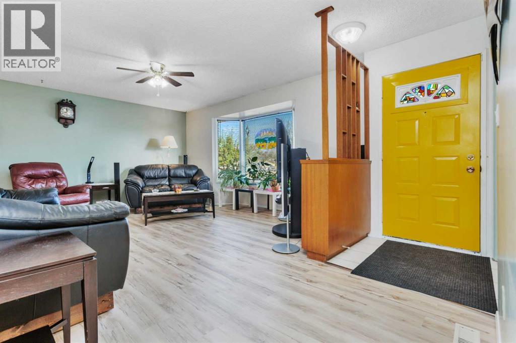 7028 59 Avenue - Image 4