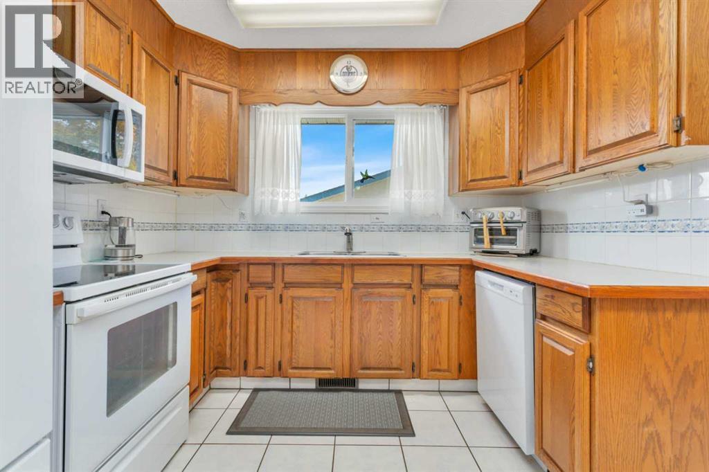 7028 59 Avenue - 13