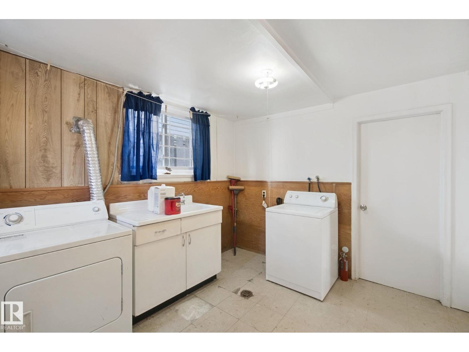 11946 70 ST NW - 10
