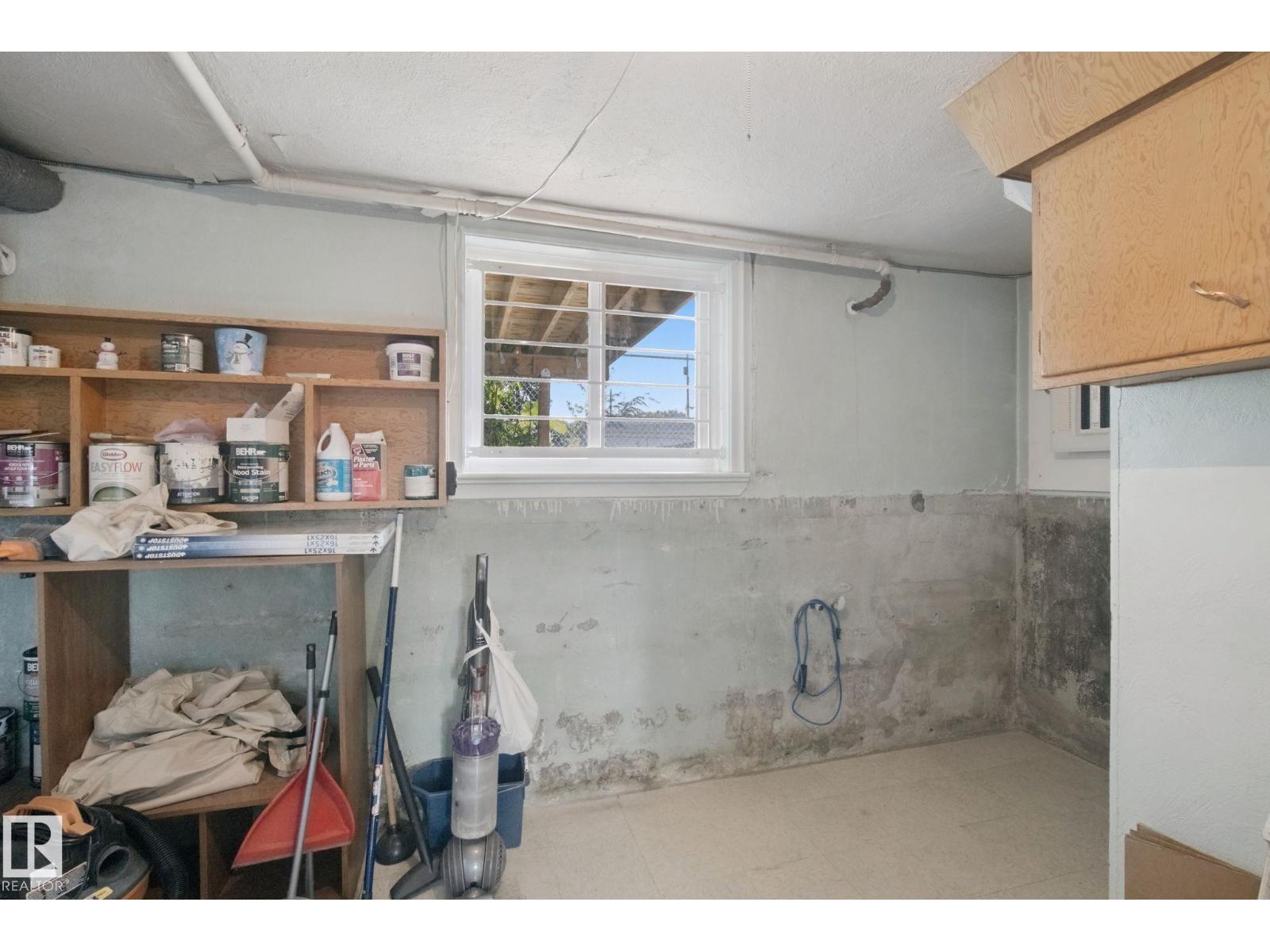 11946 70 ST NW - Image 13