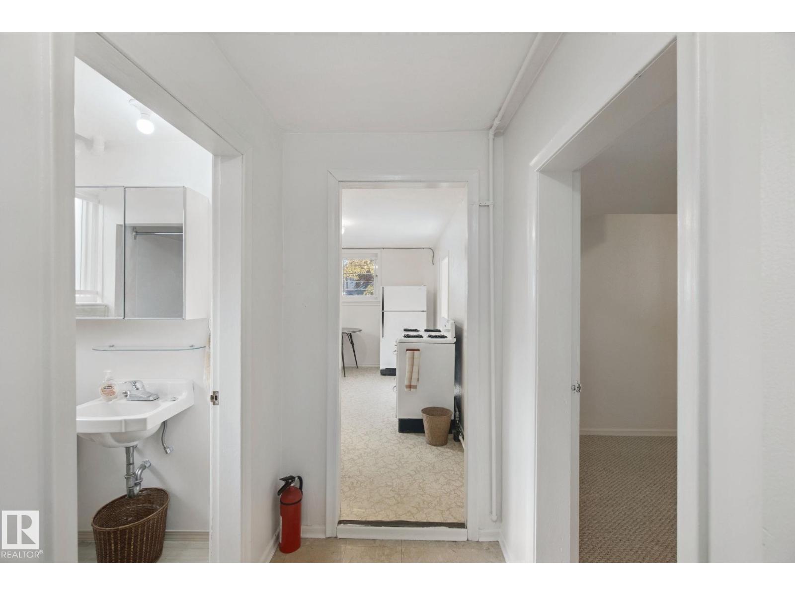 11946 70 ST NW - 15