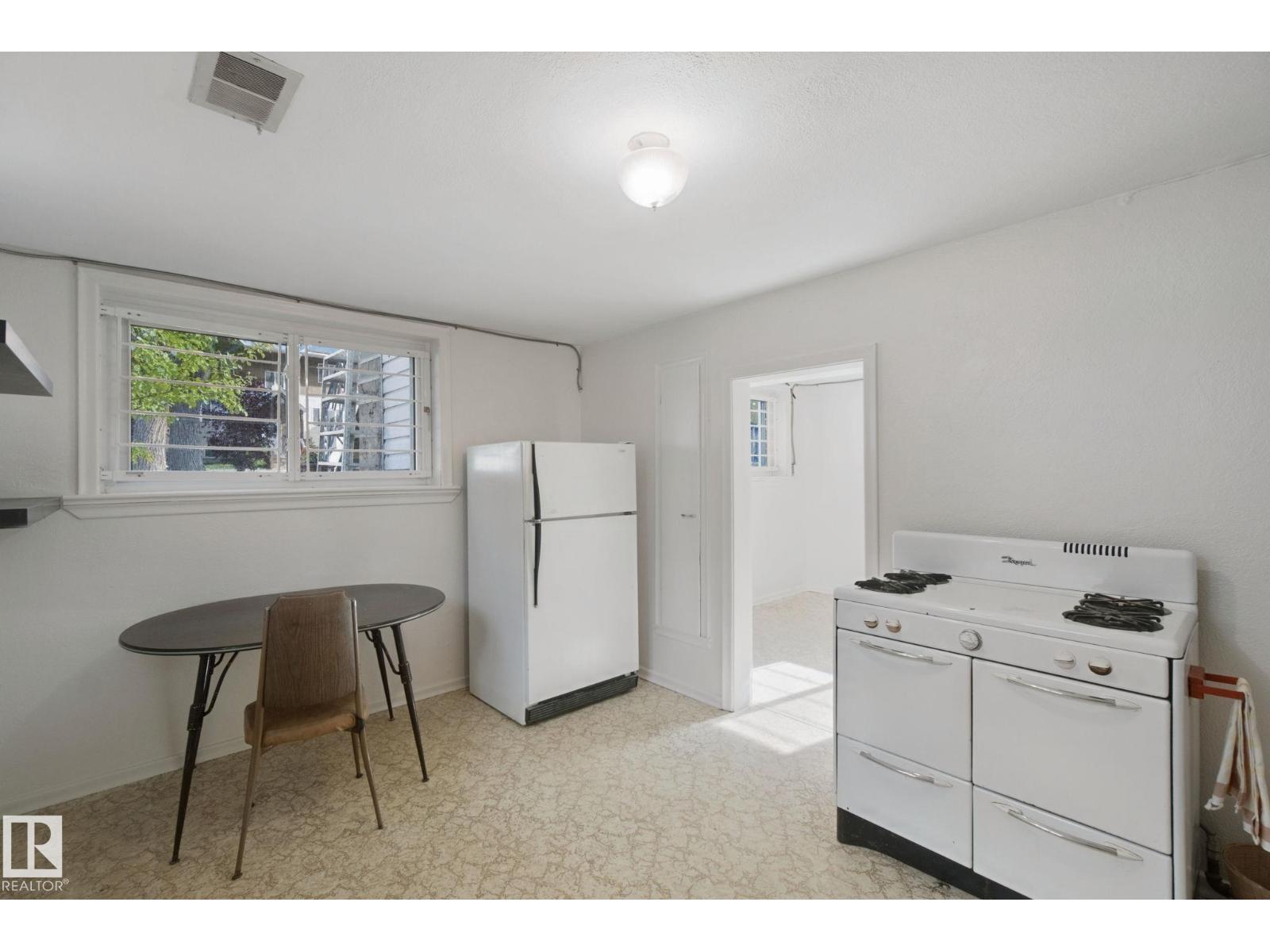 11946 70 ST NW - 17
