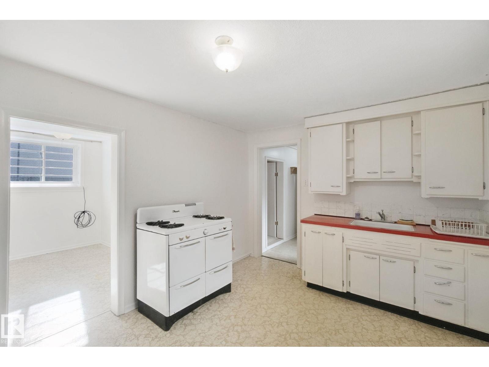 11946 70 ST NW - 18