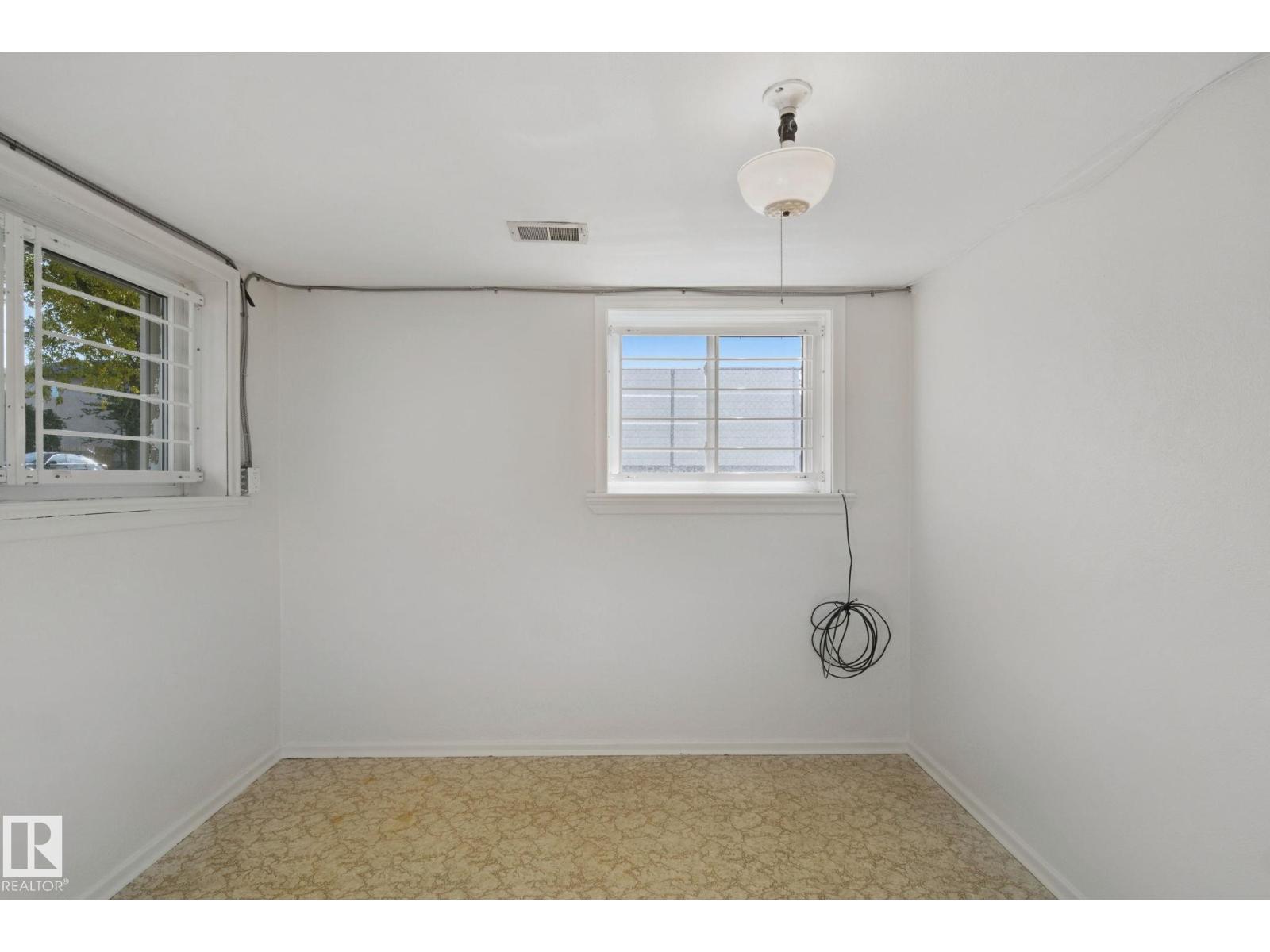 11946 70 ST NW - Image 20
