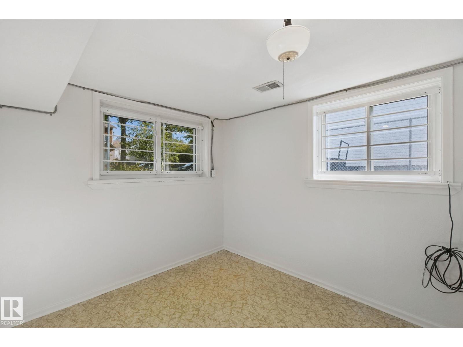 11946 70 ST NW - 21