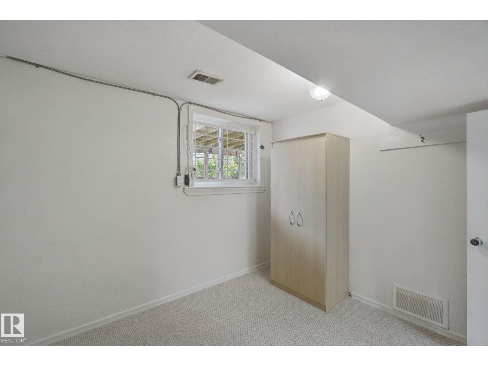 11946 70 ST NW - 26