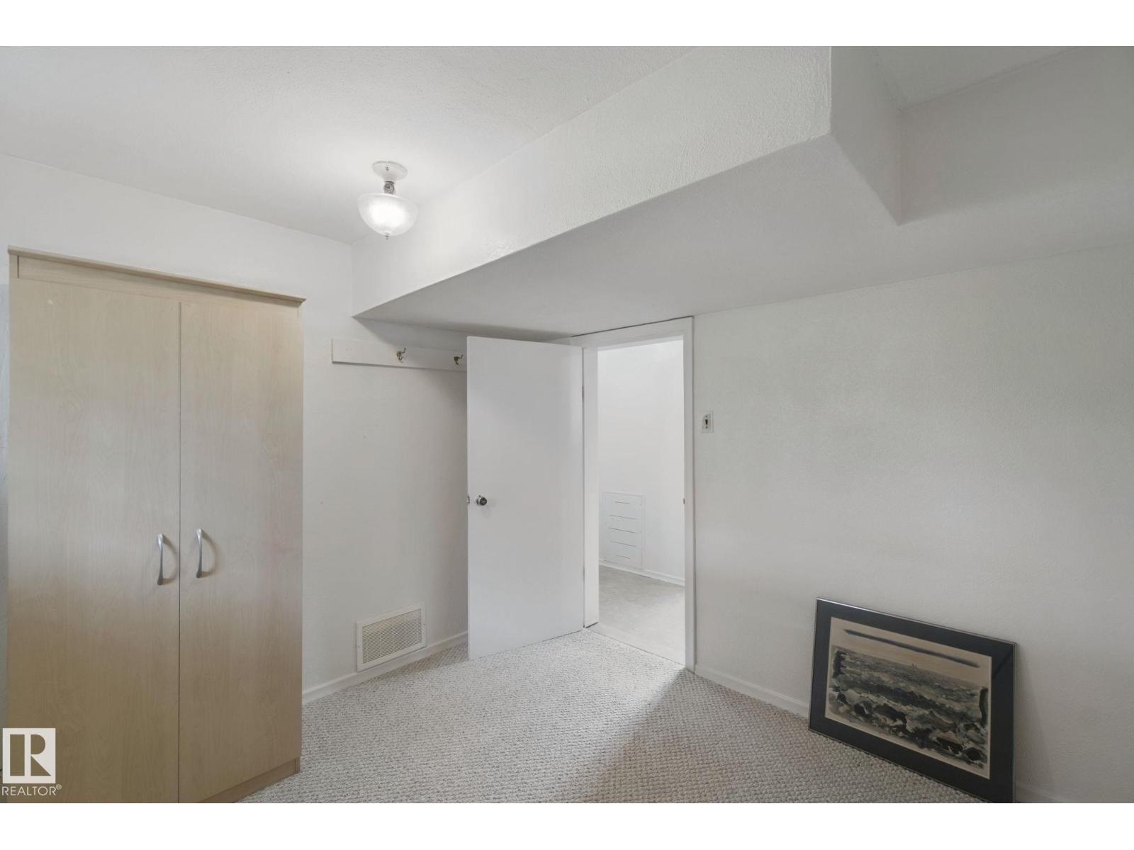 11946 70 ST NW - 27