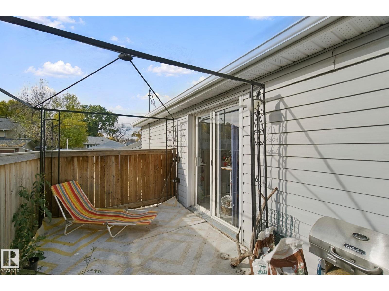 11946 70 ST NW - 29