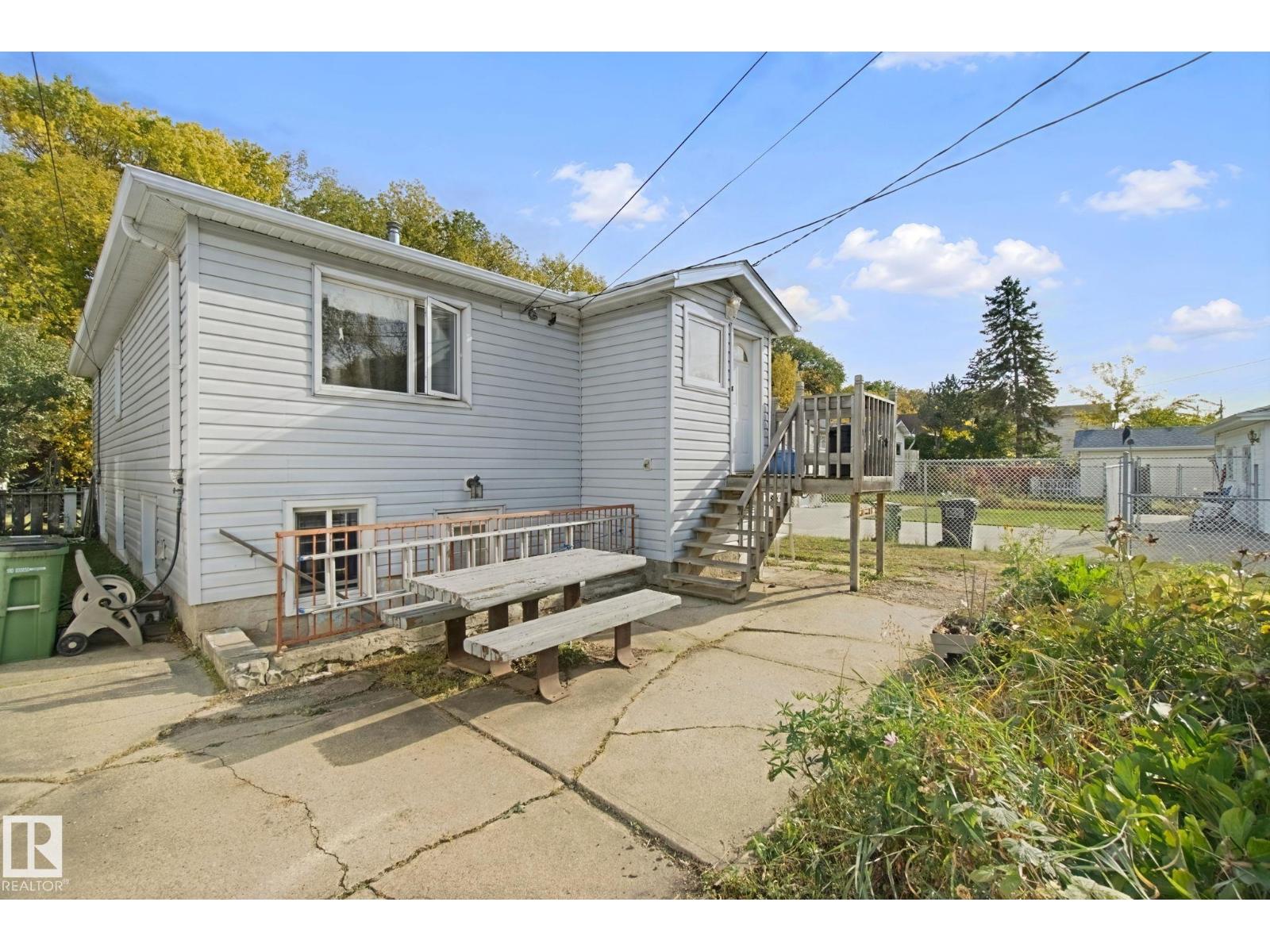 11946 70 ST NW - 30