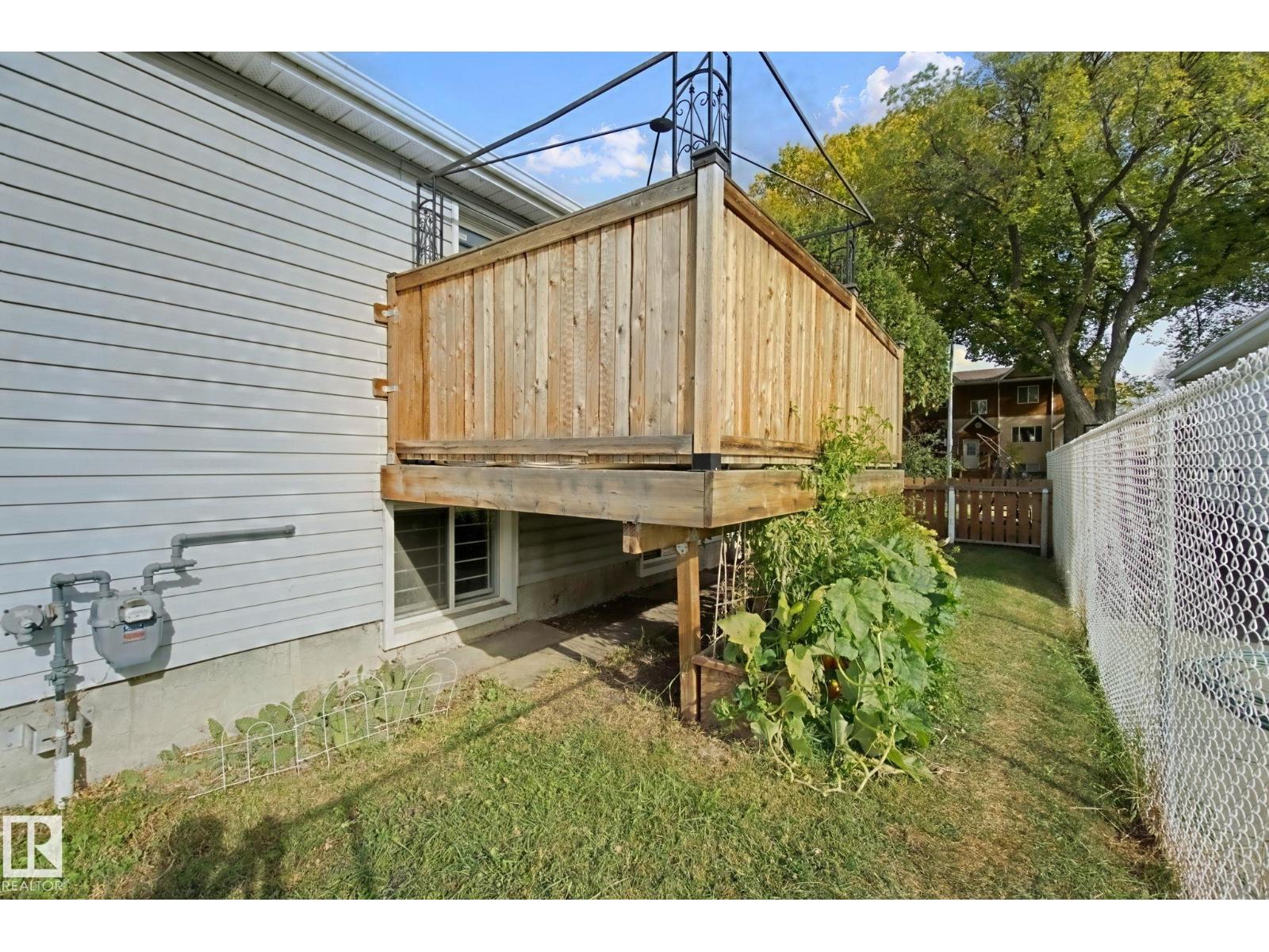 11946 70 ST NW - 32