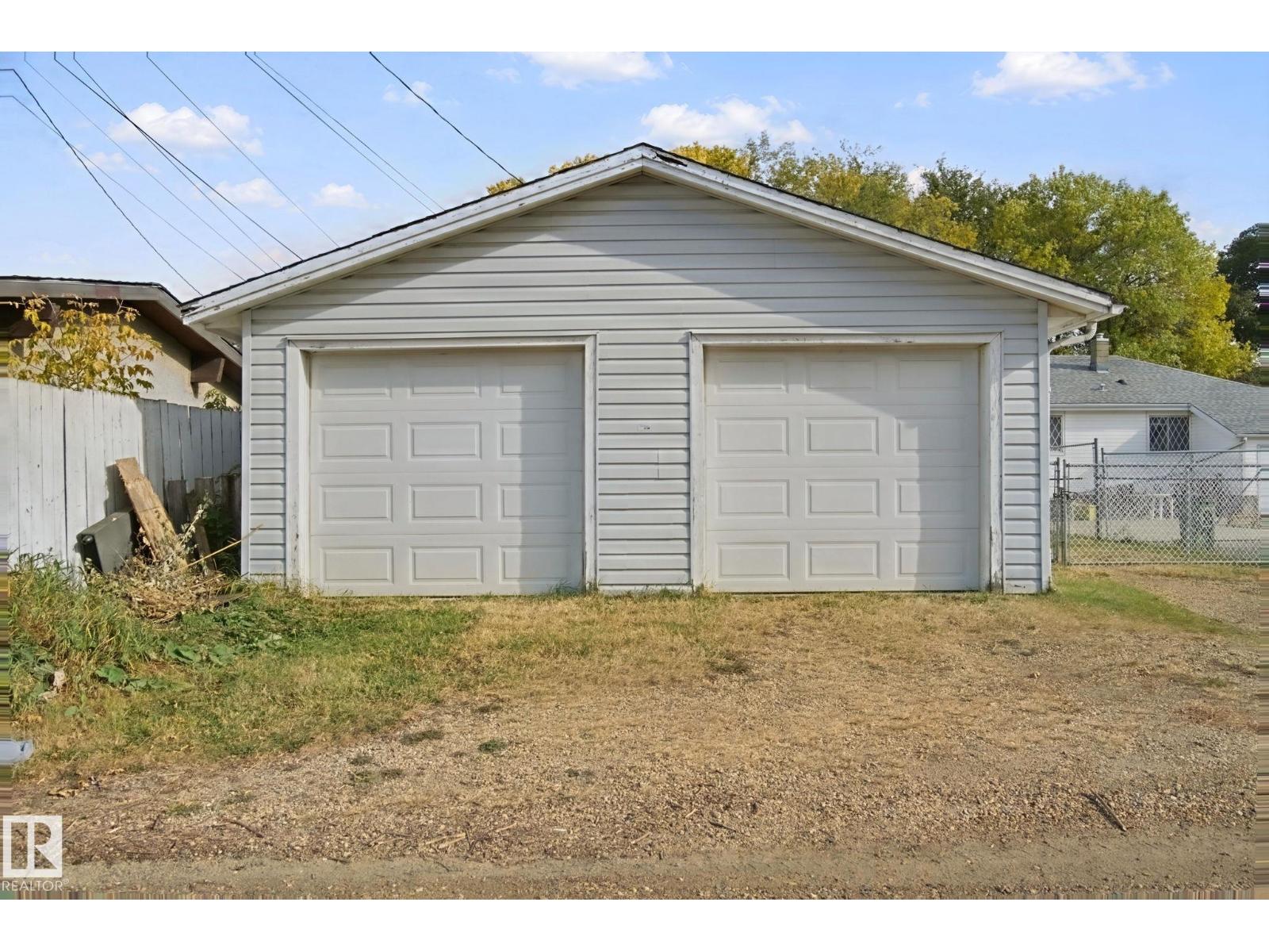 11946 70 ST NW - 34