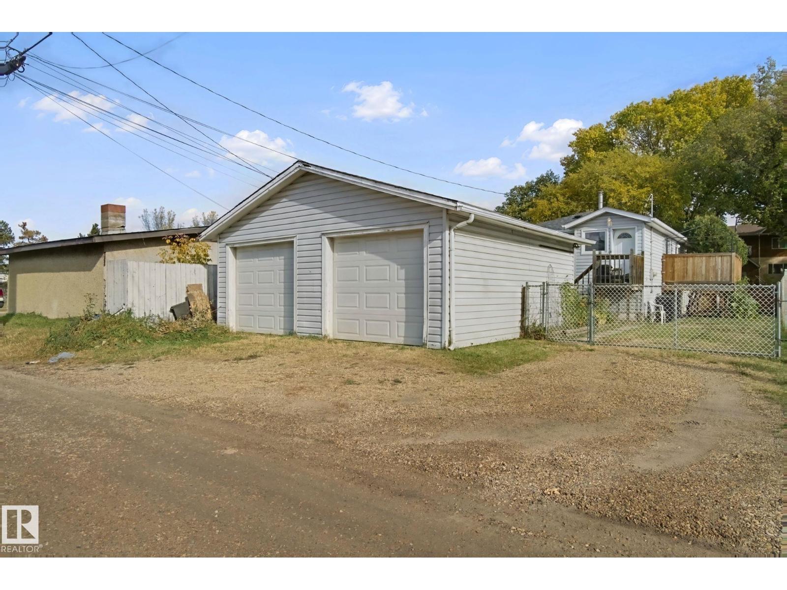 11946 70 ST NW - Image 35