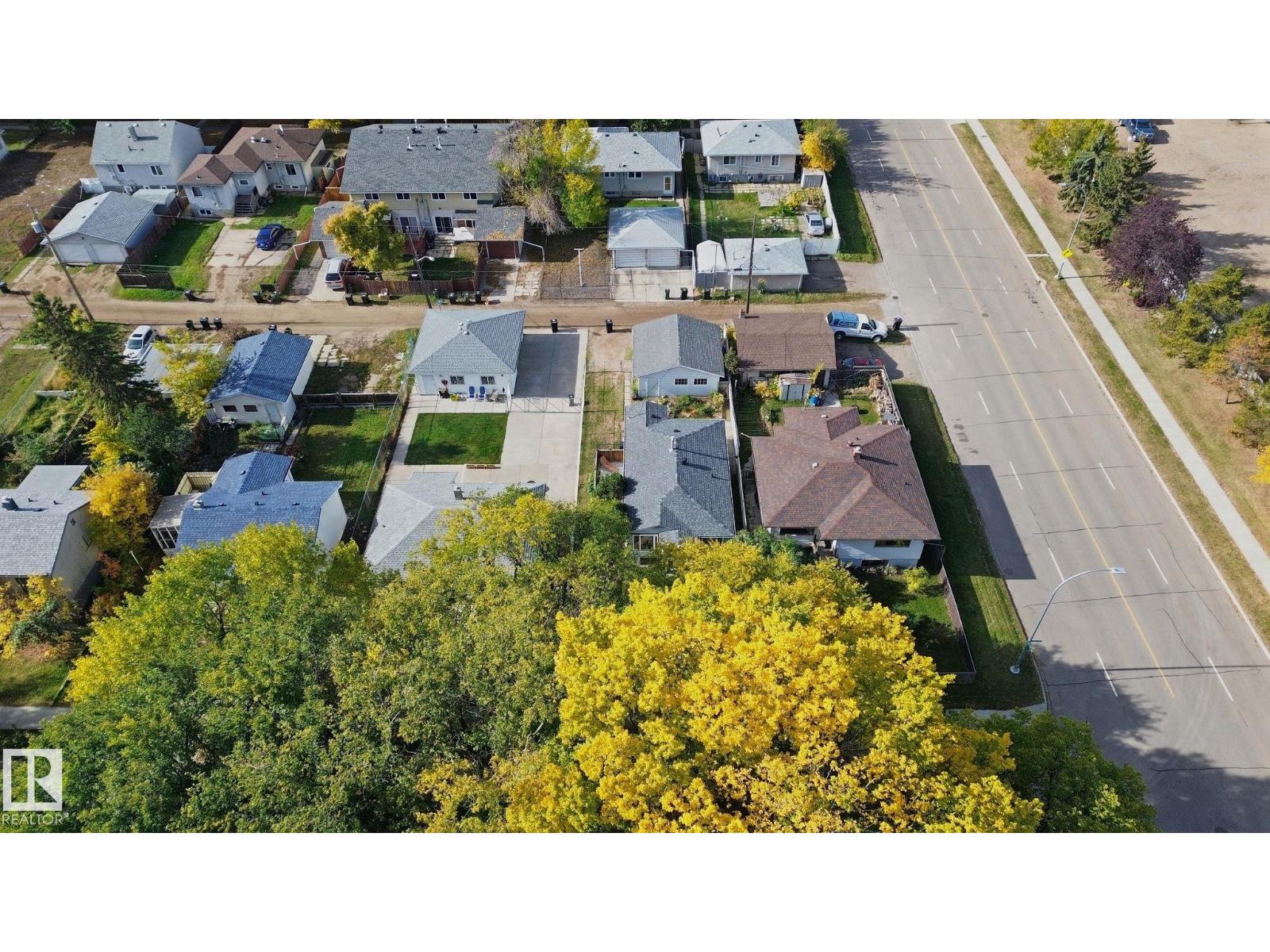 11946 70 ST NW - 37