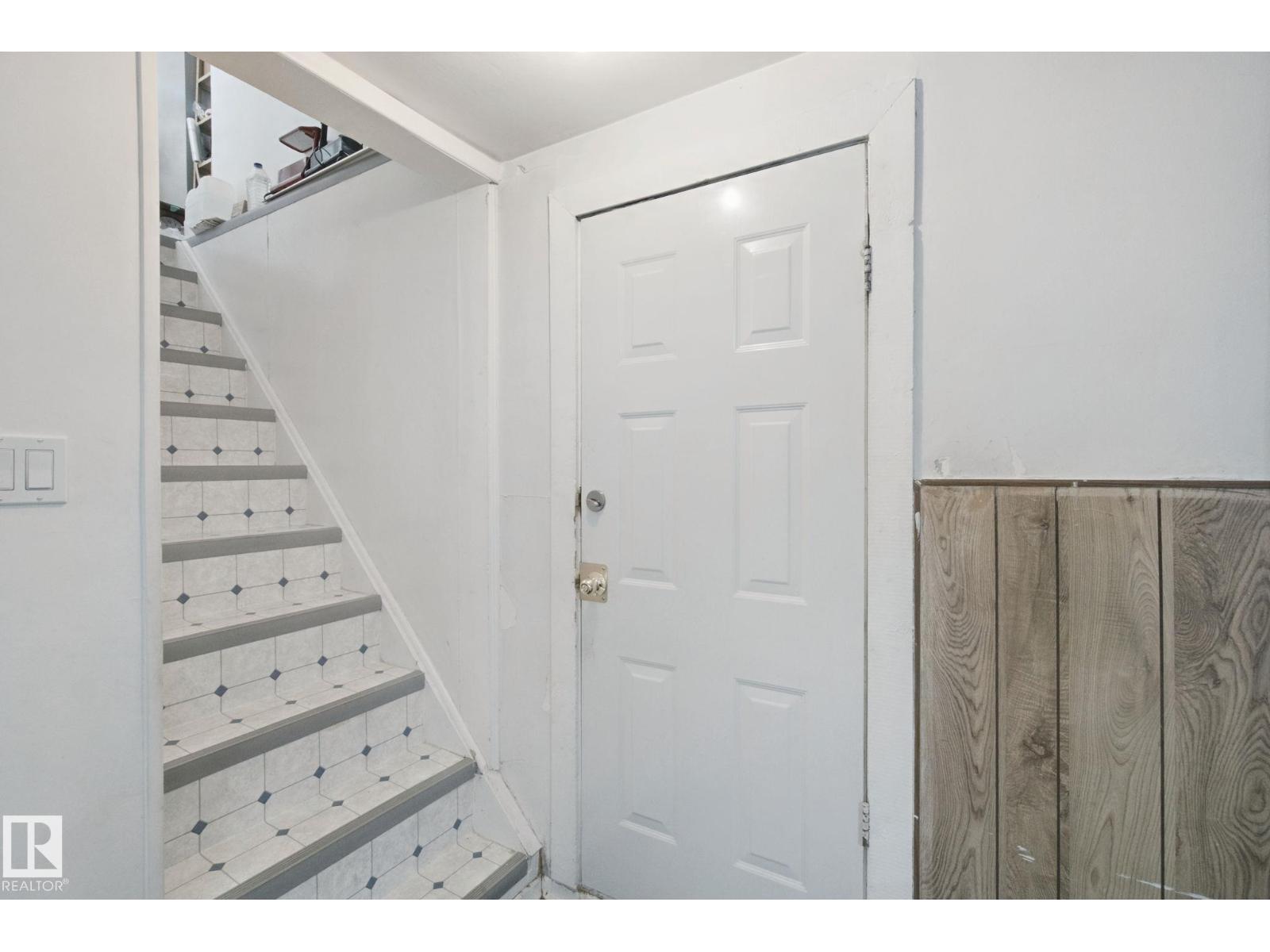 11946 70 ST NW - 7
