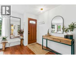 2206 29 Avenue SW - photo 2