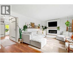 2206 29 Avenue SW - photo 3