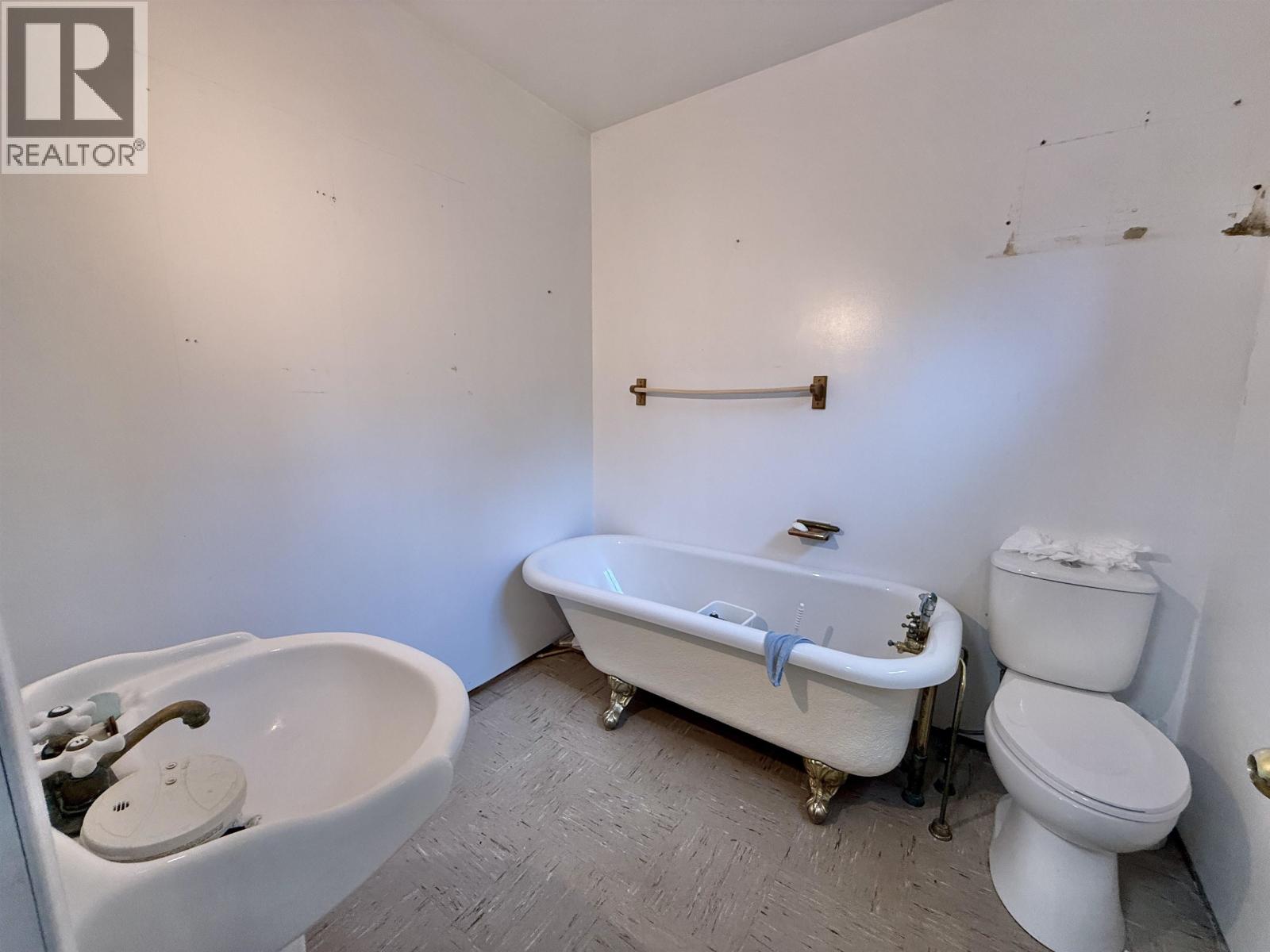 2064 WEST FRASER ROAD - 22
